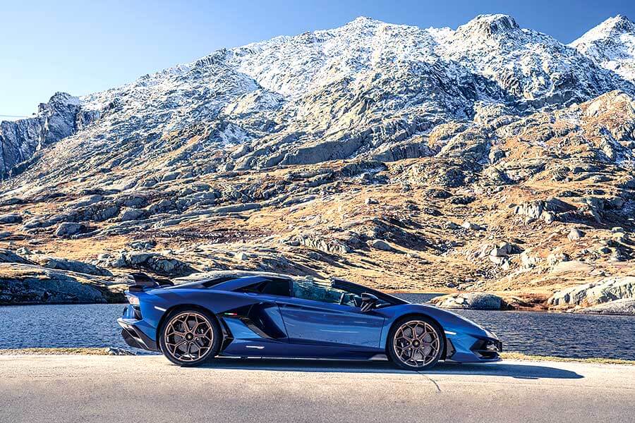 當藍寶送上門拜託你駕駛他們的Aventador絕響去英國,你當然會選一條漫長歸途。