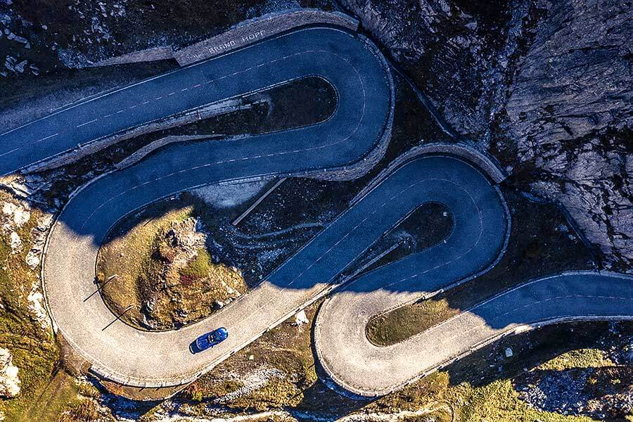 當藍寶送上門拜託你駕駛他們的Aventador絕響去英國,你當然會選一條漫長歸途。