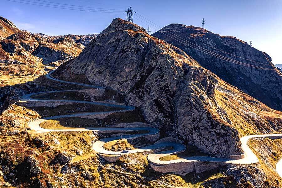 當藍寶送上門拜託你駕駛他們的Aventador絕響去英國,你當然會選一條漫長歸途。