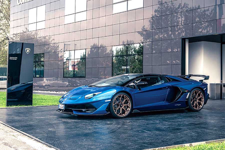 當藍寶送上門拜託你駕駛他們的Aventador絕響去英國,你當然會選一條漫長歸途。