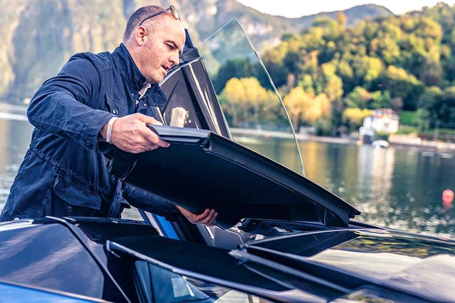 當藍寶送上門拜託你駕駛他們的Aventador絕響去英國,你當然會選一條漫長歸途。