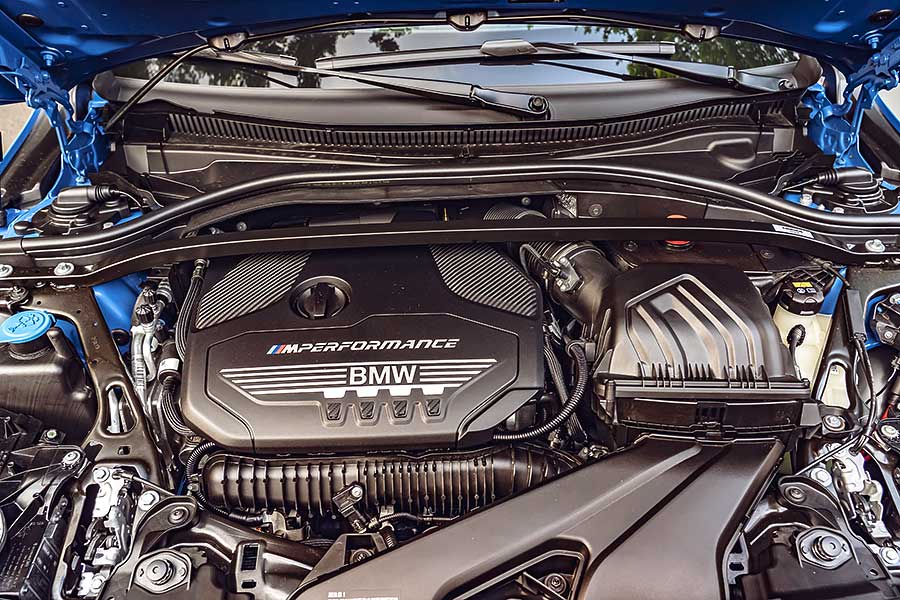 時至今日，四缸渦輪、四輪驅動，300匹、250萬已成固定菜式，端看各家調味與掌杓火候。