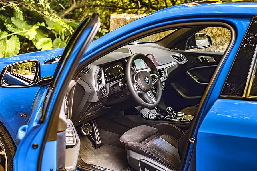 時至今日，四缸渦輪、四輪驅動，300匹、250萬已成固定菜式，端看各家調味與掌杓火候。