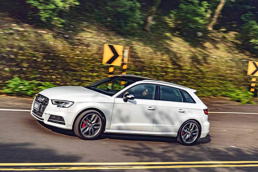 時至今日，四缸渦輪、四輪驅動，300匹、250萬已成固定菜式，端看各家調味與掌杓火候。