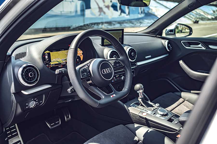 時至今日，四缸渦輪、四輪驅動，300匹、250萬已成固定菜式，端看各家調味與掌杓火候。