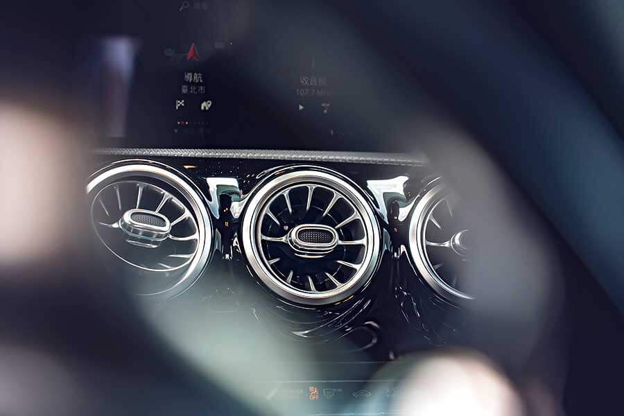 時至今日，四缸渦輪、四輪驅動，300匹、250萬已成固定菜式，端看各家調味與掌杓火候。