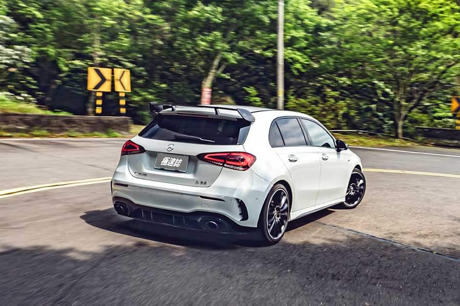 時至今日，四缸渦輪、四輪驅動，300匹、250萬已成固定菜式，端看各家調味與掌杓火候。