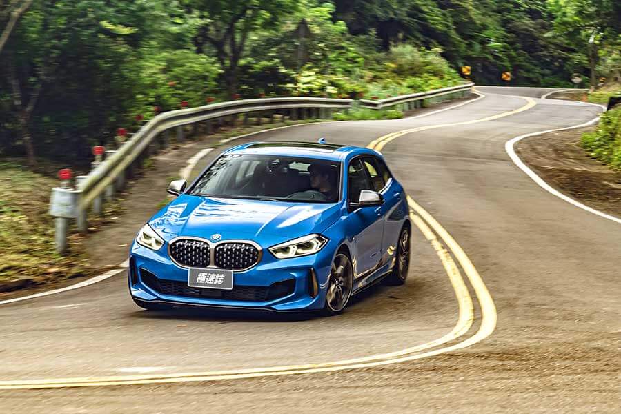 時至今日，四缸渦輪、四輪驅動，300匹、250萬已成固定菜式，端看各家調味與掌杓火候。