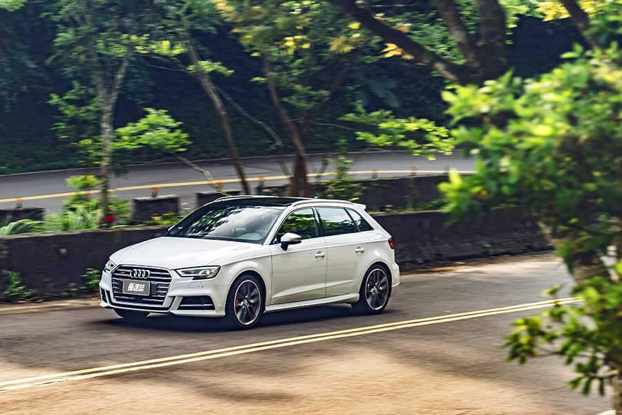 時至今日，四缸渦輪、四輪驅動，300匹、250萬已成固定菜式，端看各家調味與掌杓火候。