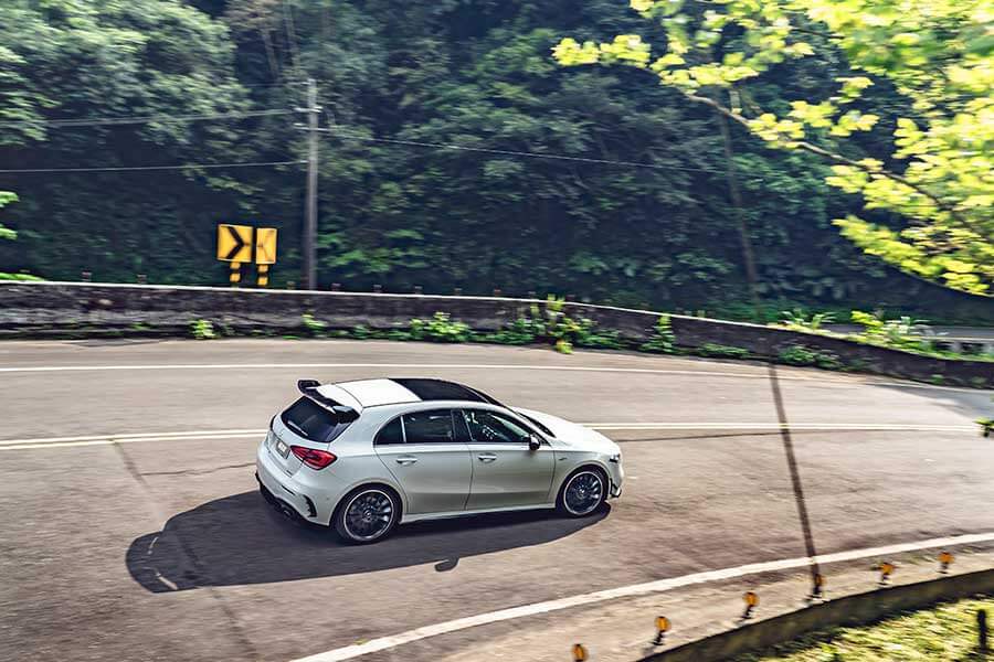 時至今日，四缸渦輪、四輪驅動，300匹、250萬已成固定菜式，端看各家調味與掌杓火候。