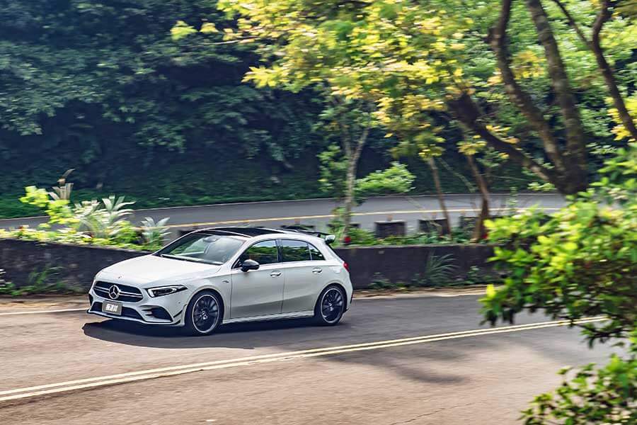 時至今日，四缸渦輪、四輪驅動，300匹、250萬已成固定菜式，端看各家調味與掌杓火候。