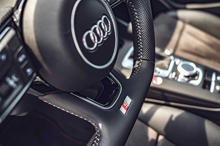 時至今日，四缸渦輪、四輪驅動，300匹、250萬已成固定菜式，端看各家調味與掌杓火候。