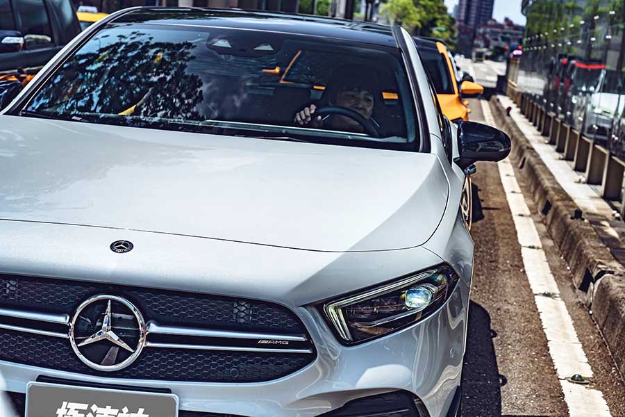 時至今日，四缸渦輪、四輪驅動，300匹、250萬已成固定菜式，端看各家調味與掌杓火候。