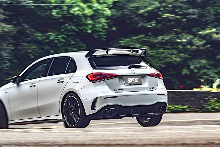 時至今日，四缸渦輪、四輪驅動，300匹、250萬已成固定菜式，端看各家調味與掌杓火候。