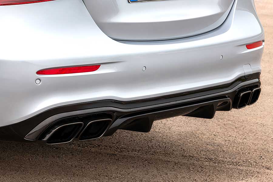 就是要大鳴大放，太收斂就不叫AMG了。