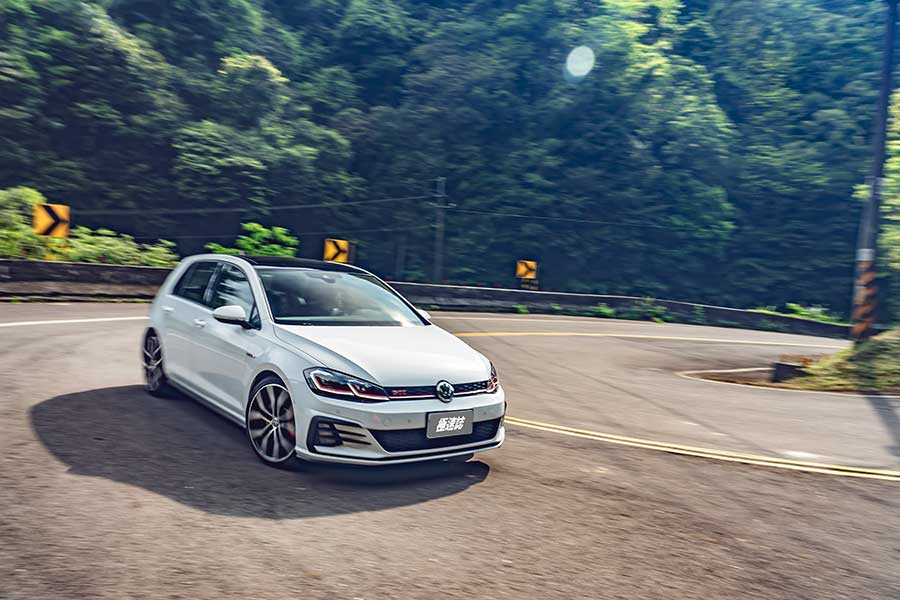 Golf GTI依舊保有王者風範，怪只怪在新進Focus ST太強，該呼叫八代目GTI了嗎？