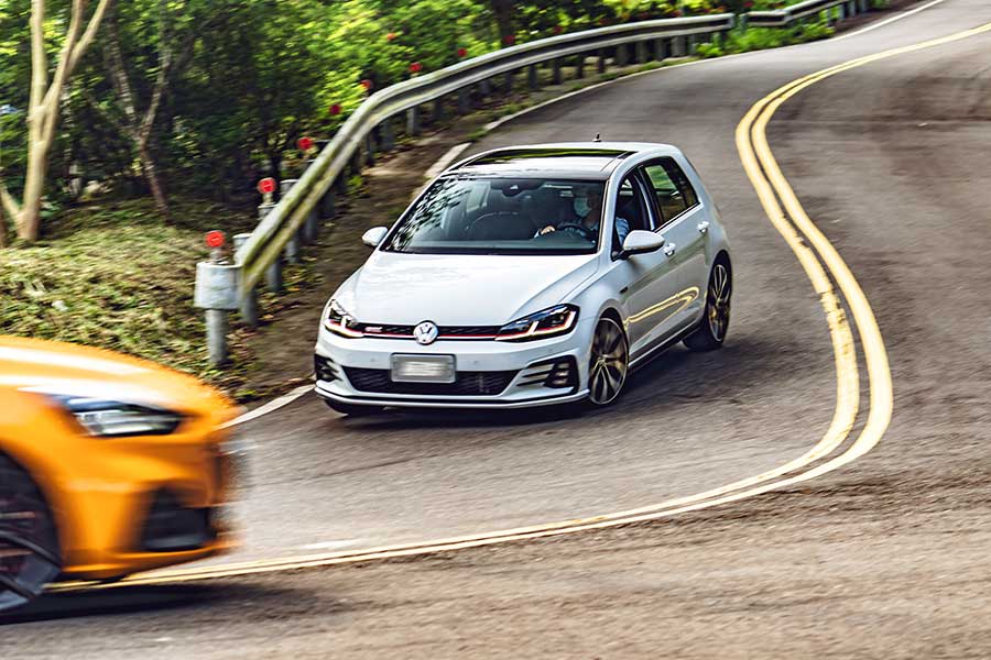 Golf GTI依舊保有王者風範，怪只怪在新進Focus ST太強，該呼叫八代目GTI了嗎？