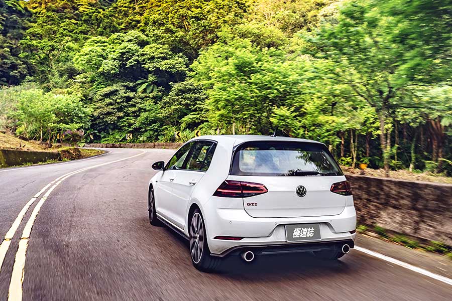 Golf GTI依舊保有王者風範，怪只怪在新進Focus ST太強，該呼叫八代目GTI了嗎？