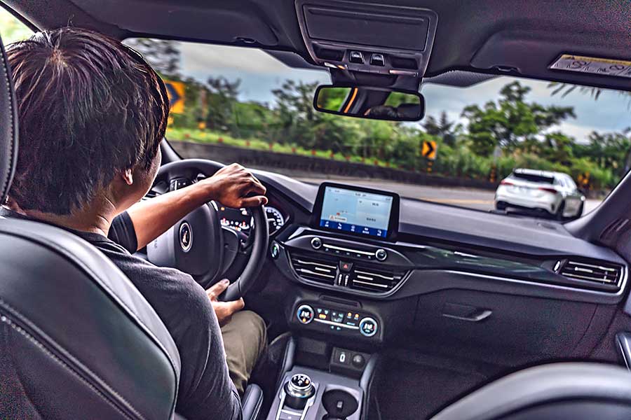 Golf GTI依舊保有王者風範，怪只怪在新進Focus ST太強，該呼叫八代目GTI了嗎？