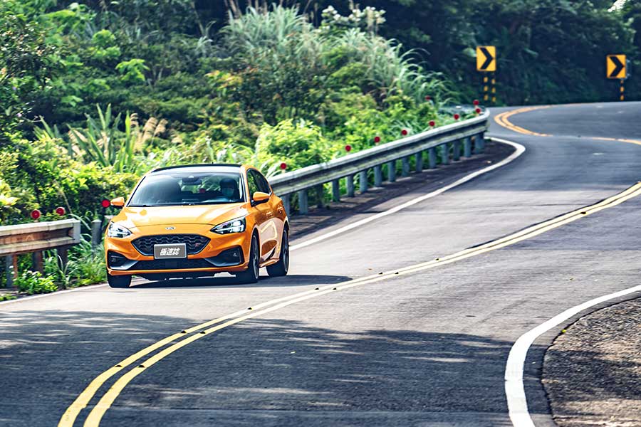 Golf GTI依舊保有王者風範，怪只怪在新進Focus ST太強，該呼叫八代目GTI了嗎？