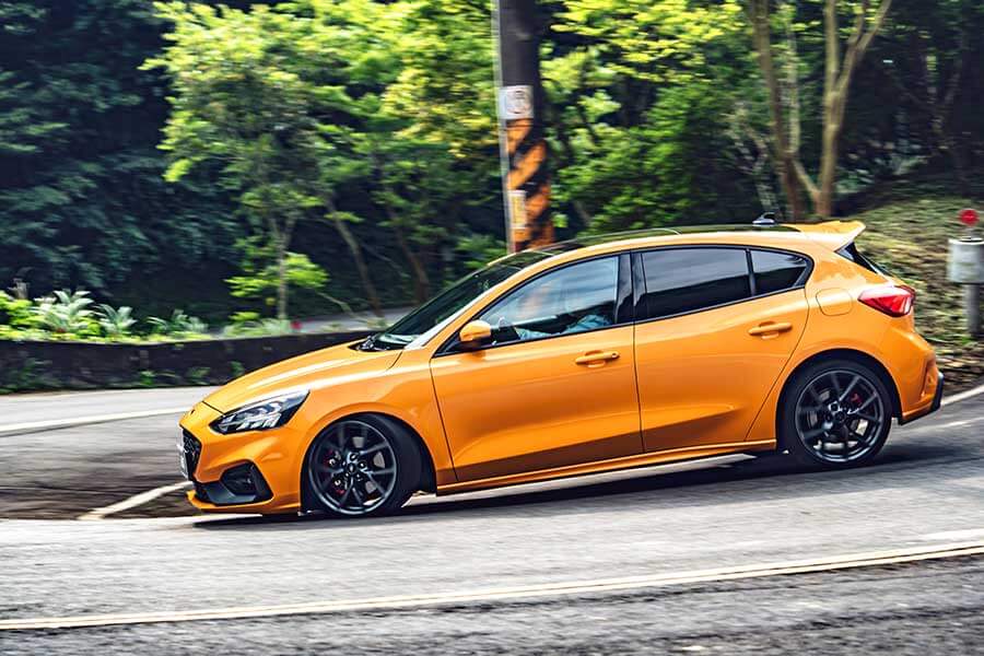 Golf GTI依舊保有王者風範，怪只怪在新進Focus ST太強，該呼叫八代目GTI了嗎？