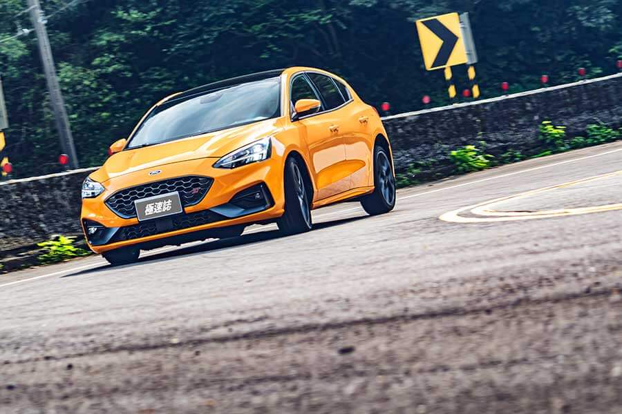 Golf GTI依舊保有王者風範，怪只怪在新進Focus ST太強，該呼叫八代目GTI了嗎？