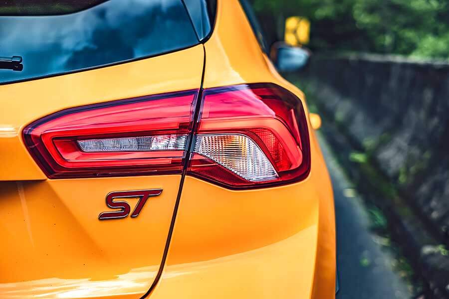 Golf GTI依舊保有王者風範，怪只怪在新進Focus ST太強，該呼叫八代目GTI了嗎？