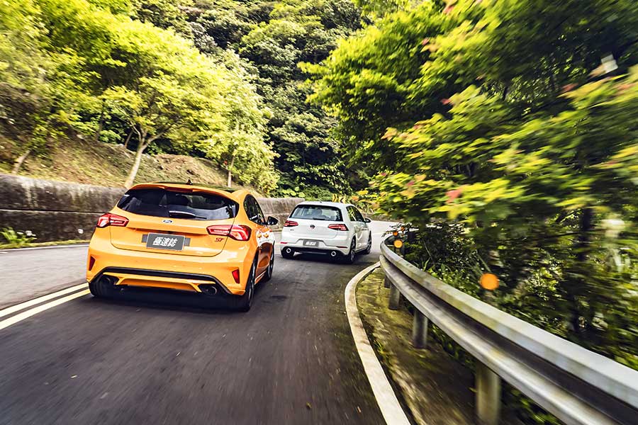 Golf GTI依舊保有王者風範，怪只怪在新進Focus ST太強，該呼叫八代目GTI了嗎？