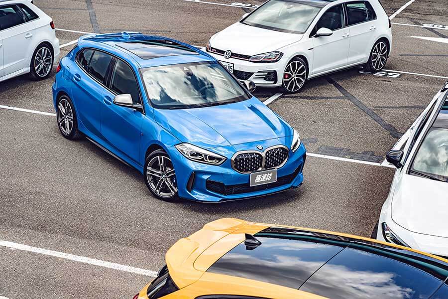 當然這也關係到個人喜好和駕駛風格的領域，缺乏客觀標準之下，編輯部的每位成員都必須列舉每部車的優點及缺點，嘗試從這些點去找出共識後，答案便呼之欲出。