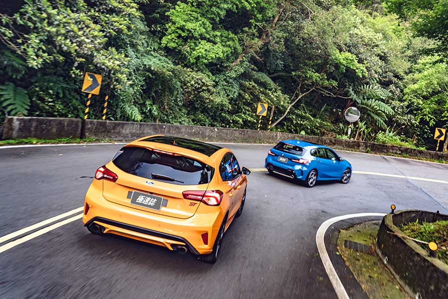 當然這也關係到個人喜好和駕駛風格的領域，缺乏客觀標準之下，編輯部的每位成員都必須列舉每部車的優點及缺點，嘗試從這些點去找出共識後，答案便呼之欲出。