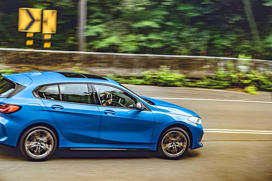 當然這也關係到個人喜好和駕駛風格的領域，缺乏客觀標準之下，編輯部的每位成員都必須列舉每部車的優點及缺點，嘗試從這些點去找出共識後，答案便呼之欲出。