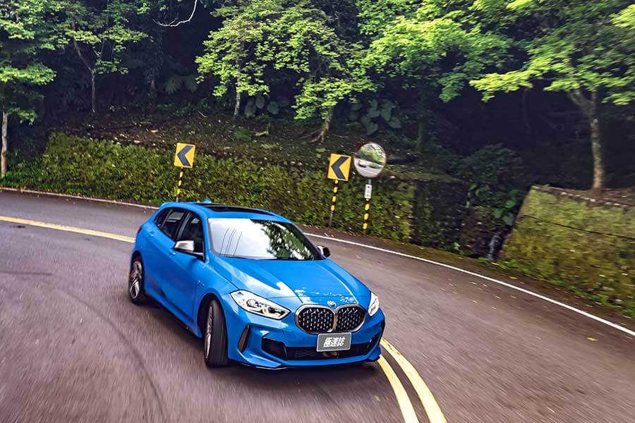 當然這也關係到個人喜好和駕駛風格的領域，缺乏客觀標準之下，編輯部的每位成員都必須列舉每部車的優點及缺點，嘗試從這些點去找出共識後，答案便呼之欲出。