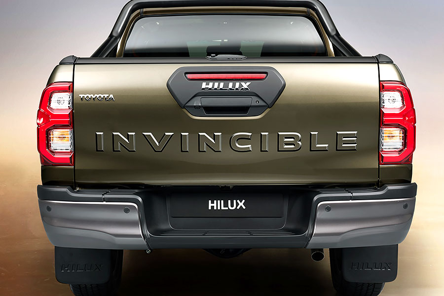 就算穿上帥氣新裝，Toyota Hilux五十多年來的硬漢性格依舊無法掩藏。