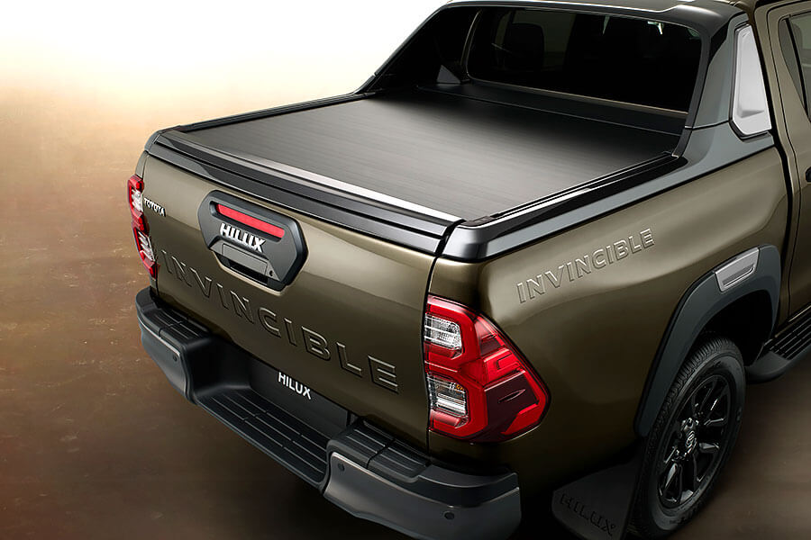 hilux-14 就算穿上帥氣新裝,Toyota Hilux五十多年來的硬漢性格依舊無法掩藏。