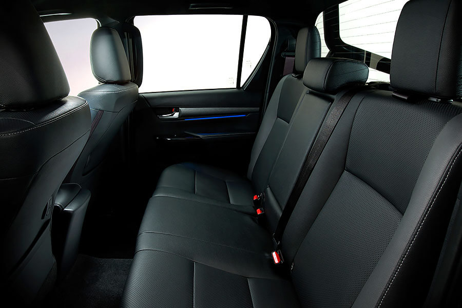 hilux-23 就算穿上帥氣新裝,Toyota Hilux五十多年來的硬漢性格依舊無法掩藏。