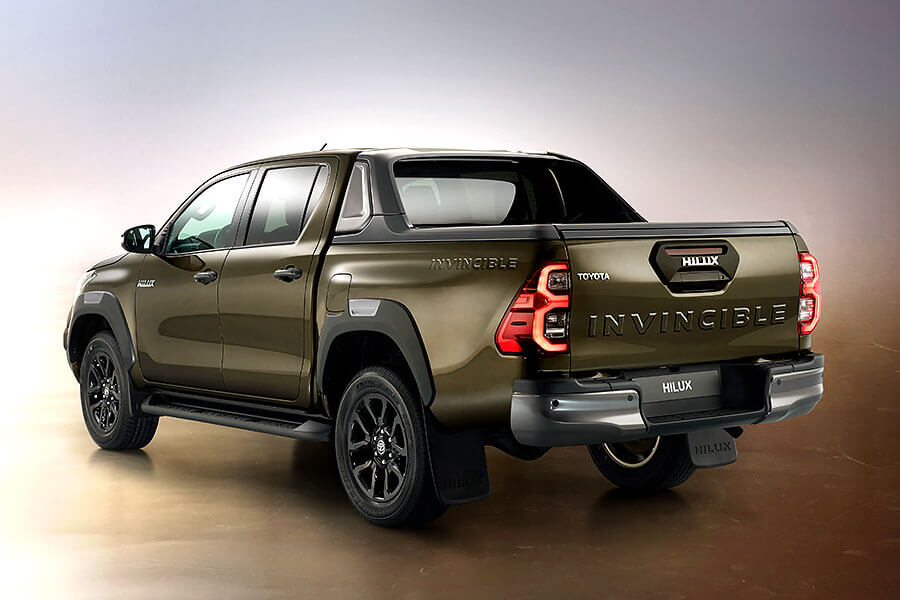 hilux-4 就算穿上帥氣新裝,Toyota Hilux五十多年來的硬漢性格依舊無法掩藏。