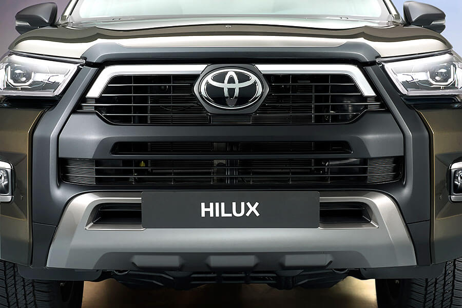 hilux-6 就算穿上帥氣新裝,Toyota Hilux五十多年來的硬漢性格依舊無法掩藏。