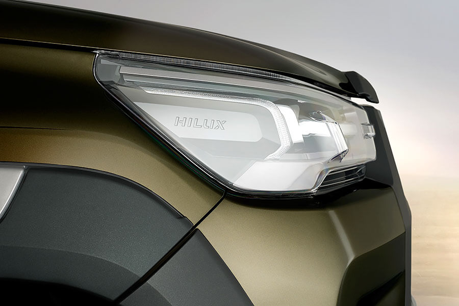 hilux-7 就算穿上帥氣新裝,Toyota Hilux五十多年來的硬漢性格依舊無法掩藏。