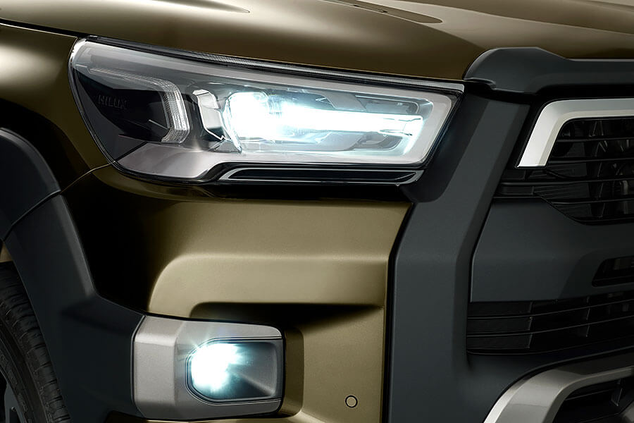 hilux-8 就算穿上帥氣新裝,Toyota Hilux五十多年來的硬漢性格依舊無法掩藏。