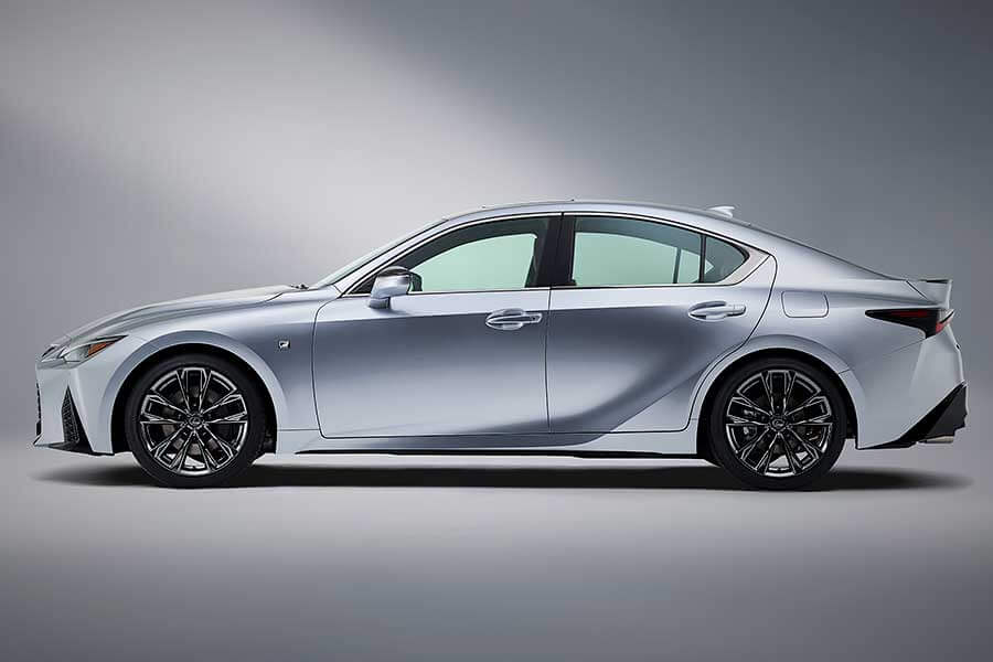 is-12 苦追對手20個年頭,2021年新改款IS真的要認真了。