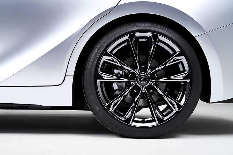 is-16 苦追對手20個年頭,2021年新改款IS真的要認真了。