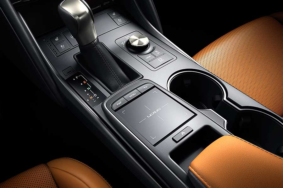 is-20 苦追對手20個年頭,2021年新改款IS真的要認真了。