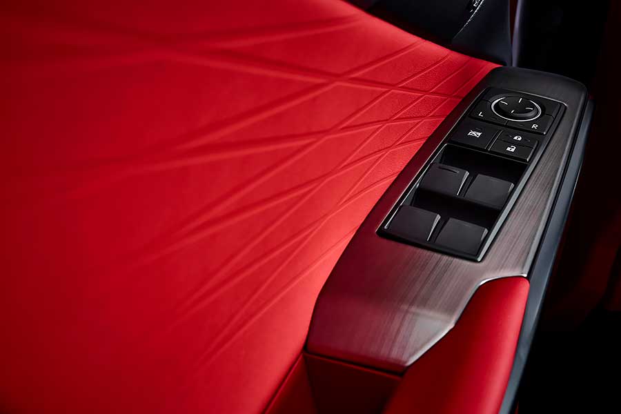 is-32 苦追對手20個年頭,2021年新改款IS真的要認真了。