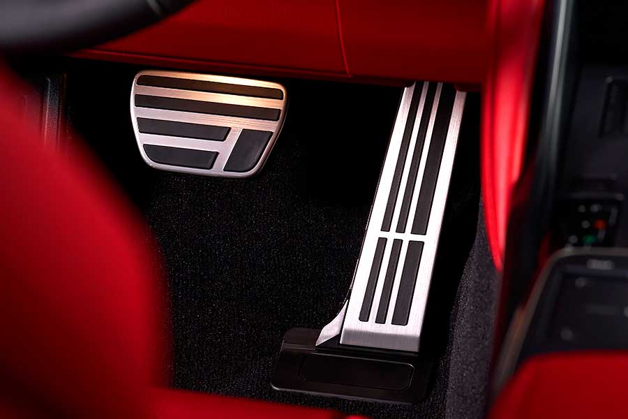 is-33 苦追對手20個年頭,2021年新改款IS真的要認真了。