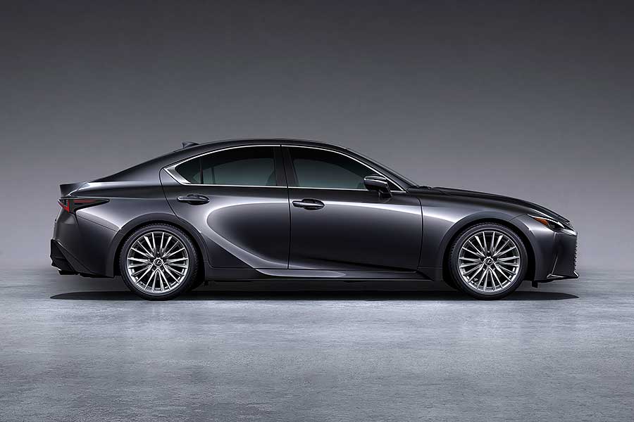 is-5 苦追對手20個年頭,2021年新改款IS真的要認真了。