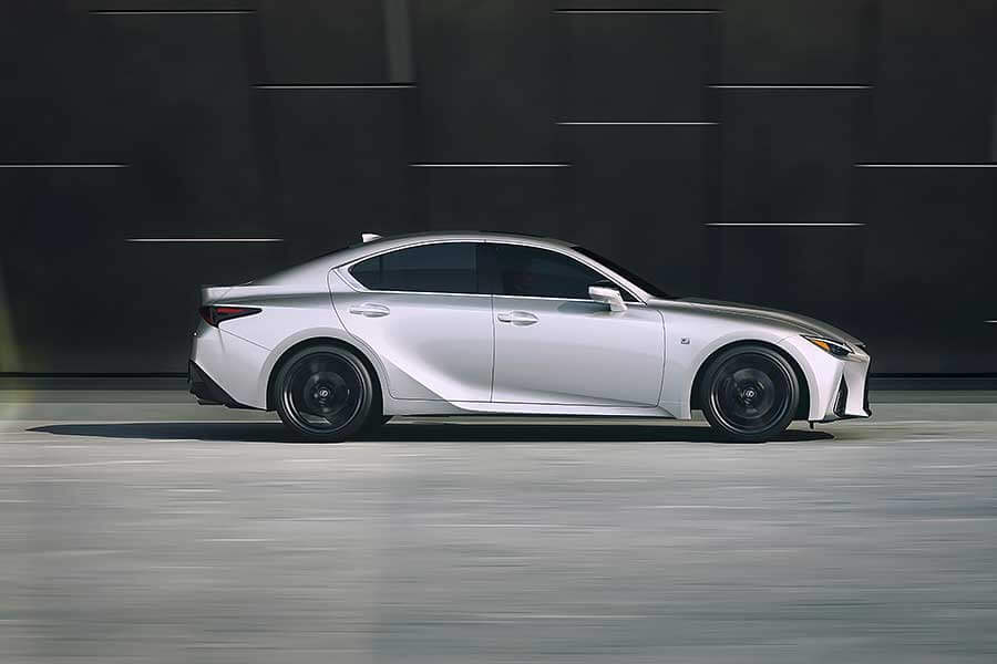 is-54 苦追對手20個年頭,2021年新改款IS真的要認真了。