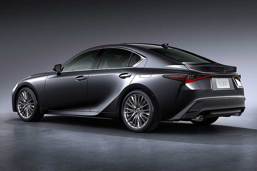 is-6 苦追對手20個年頭,2021年新改款IS真的要認真了。