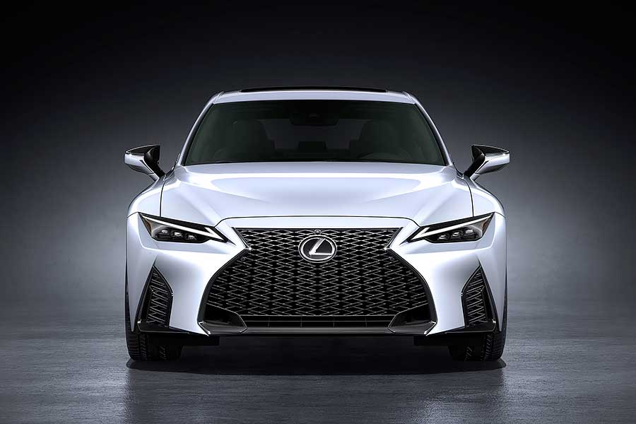 is-9 苦追對手20個年頭,2021年新改款IS真的要認真了。