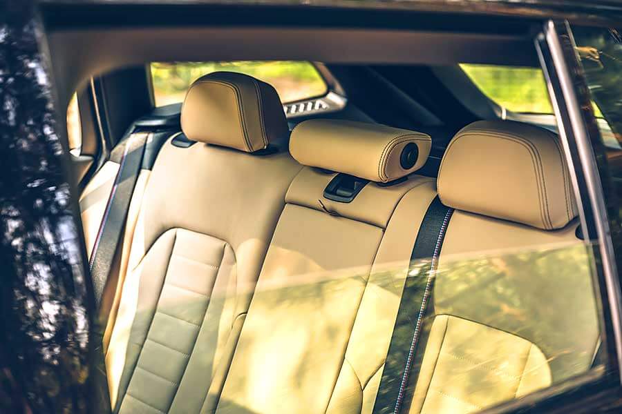 源源不絕的後勁輸出配上相對凌厲的下盤軀幹，坐在上頭不自覺地有句話在我腦海餘音繞樑，那就是甩下去~~甩下去~~恐怖吶~~