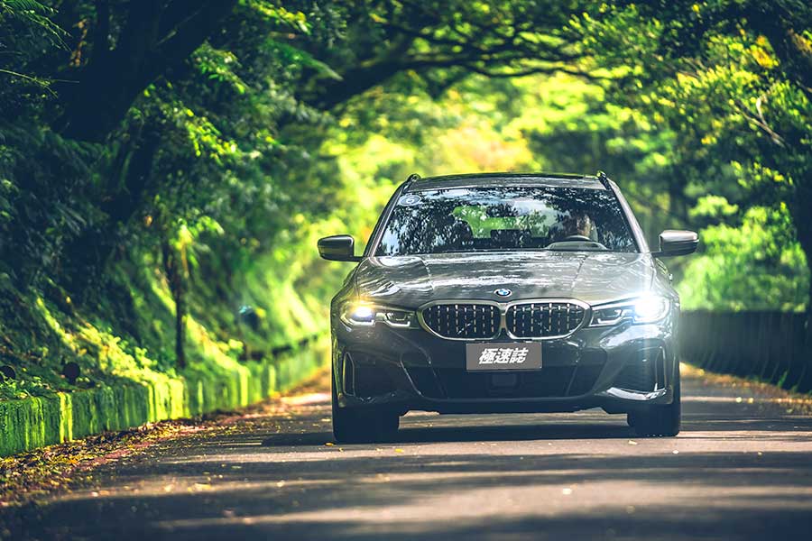 源源不絕的後勁輸出配上相對凌厲的下盤軀幹，坐在上頭不自覺地有句話在我腦海餘音繞樑，那就是甩下去~~甩下去~~恐怖吶~~